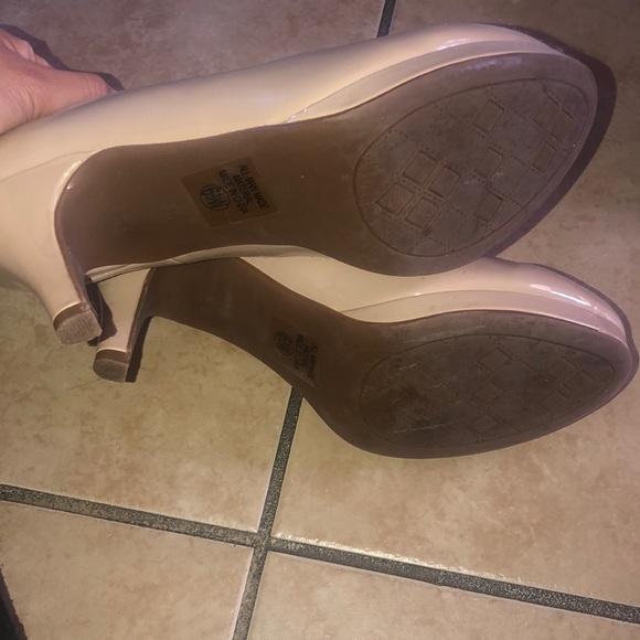 Cute cream heels - Picture 3 of 3